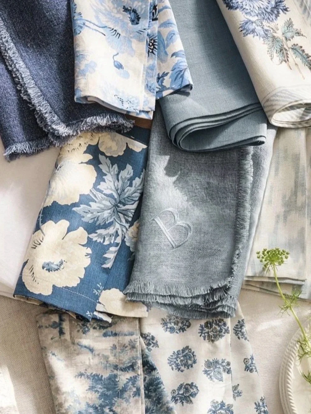 Pottery Barn Garden Floral Cotton/ Linen Napkins ~  ( Set of 4 )